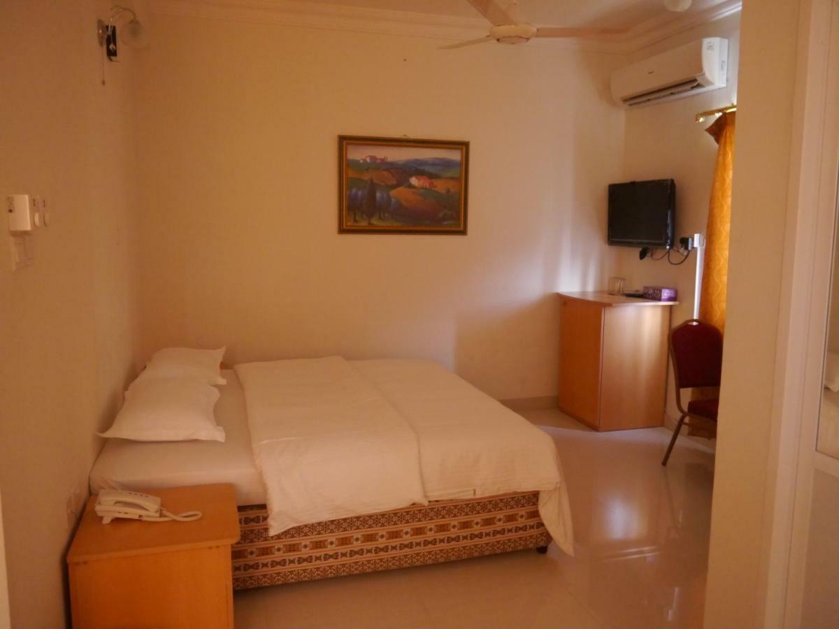 Plaza Hotel Muscat Luaran gambar